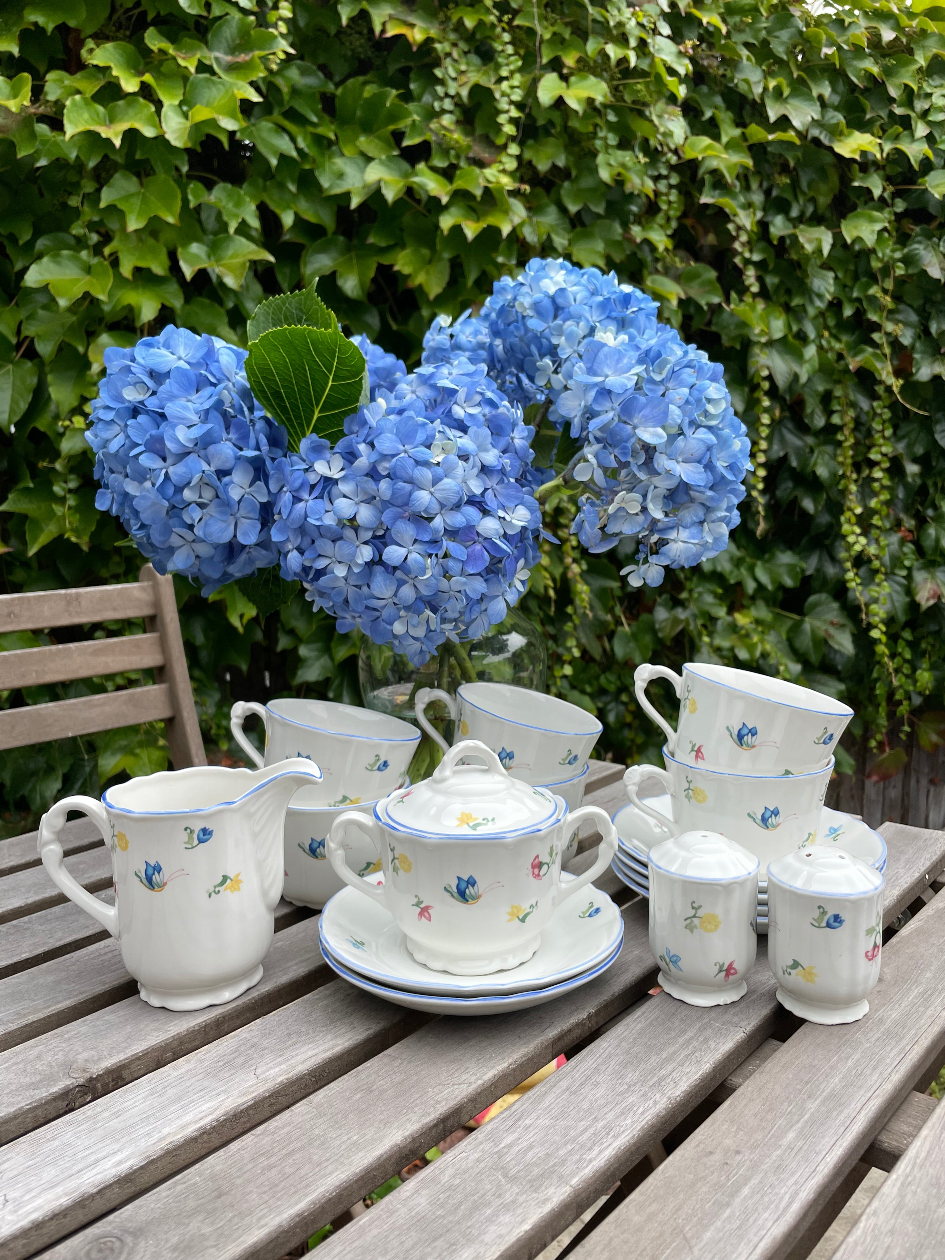 Coeur d'Alene Tea Sette, 16 Pieces