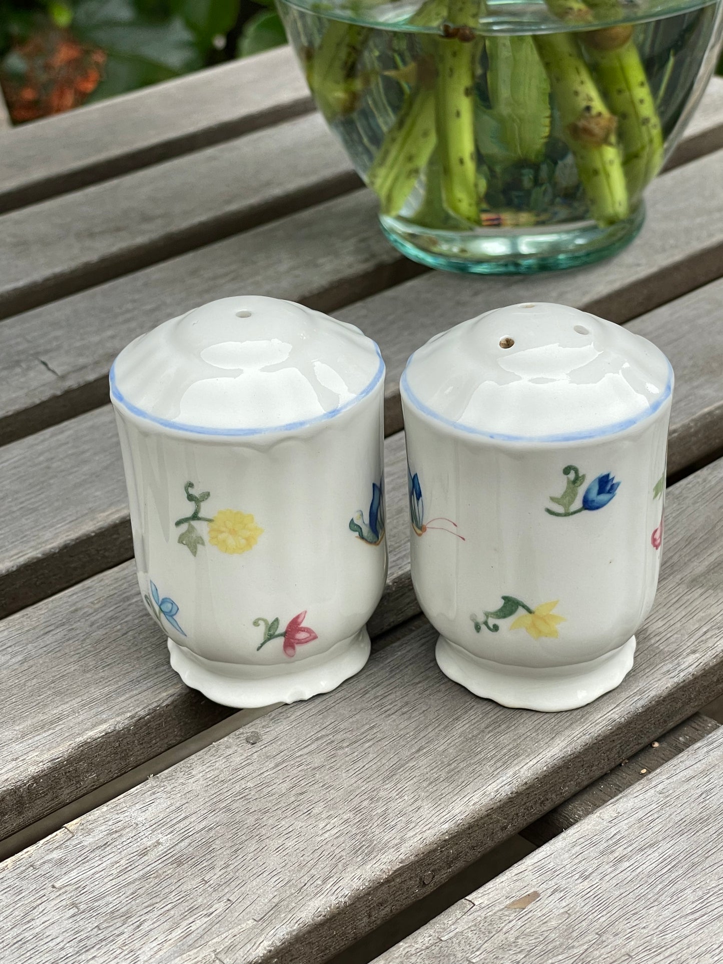 Coeur d'Alene Tea Sette, 16 Pieces
