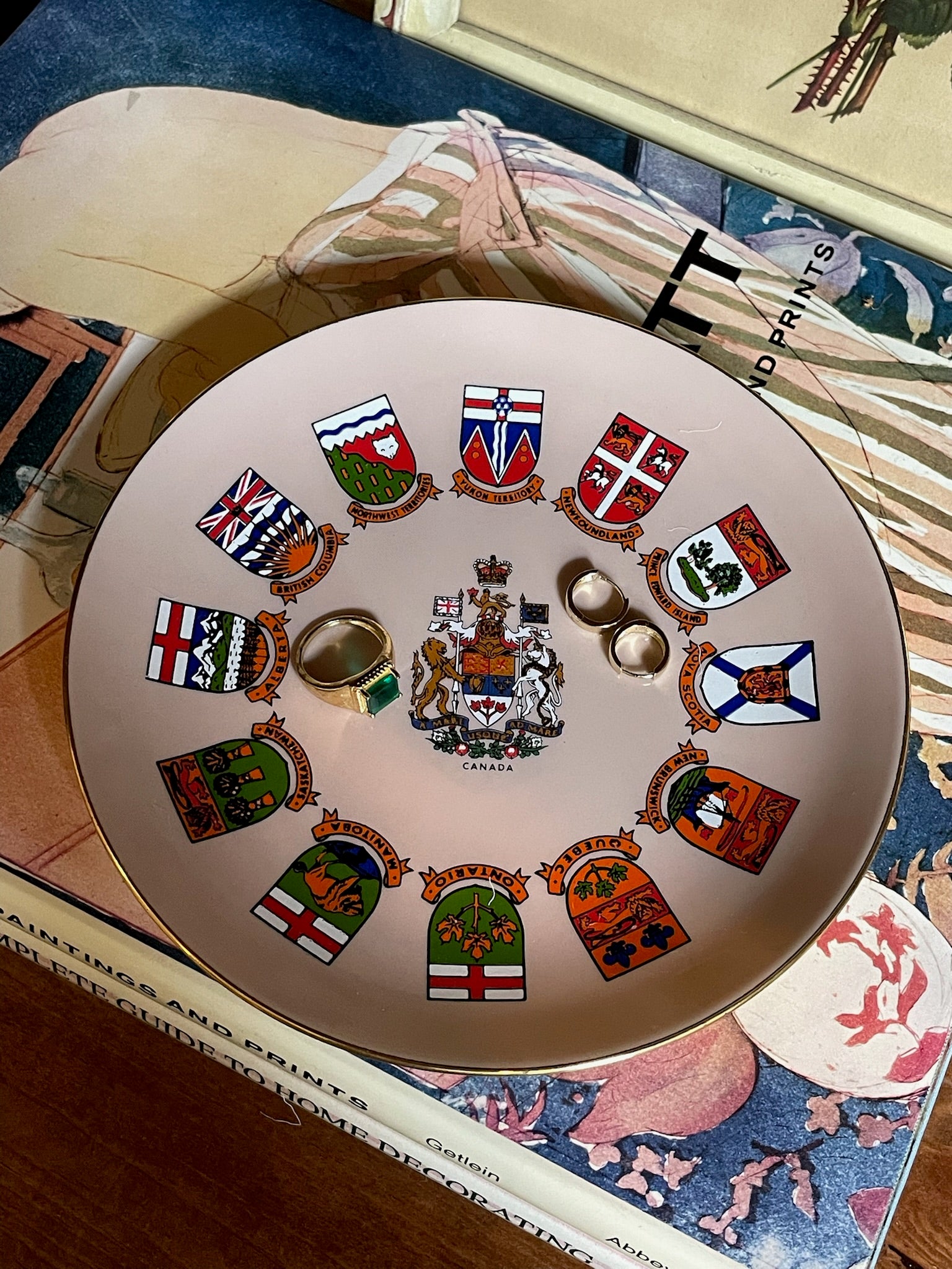 Canadian Crest Decorative Plate