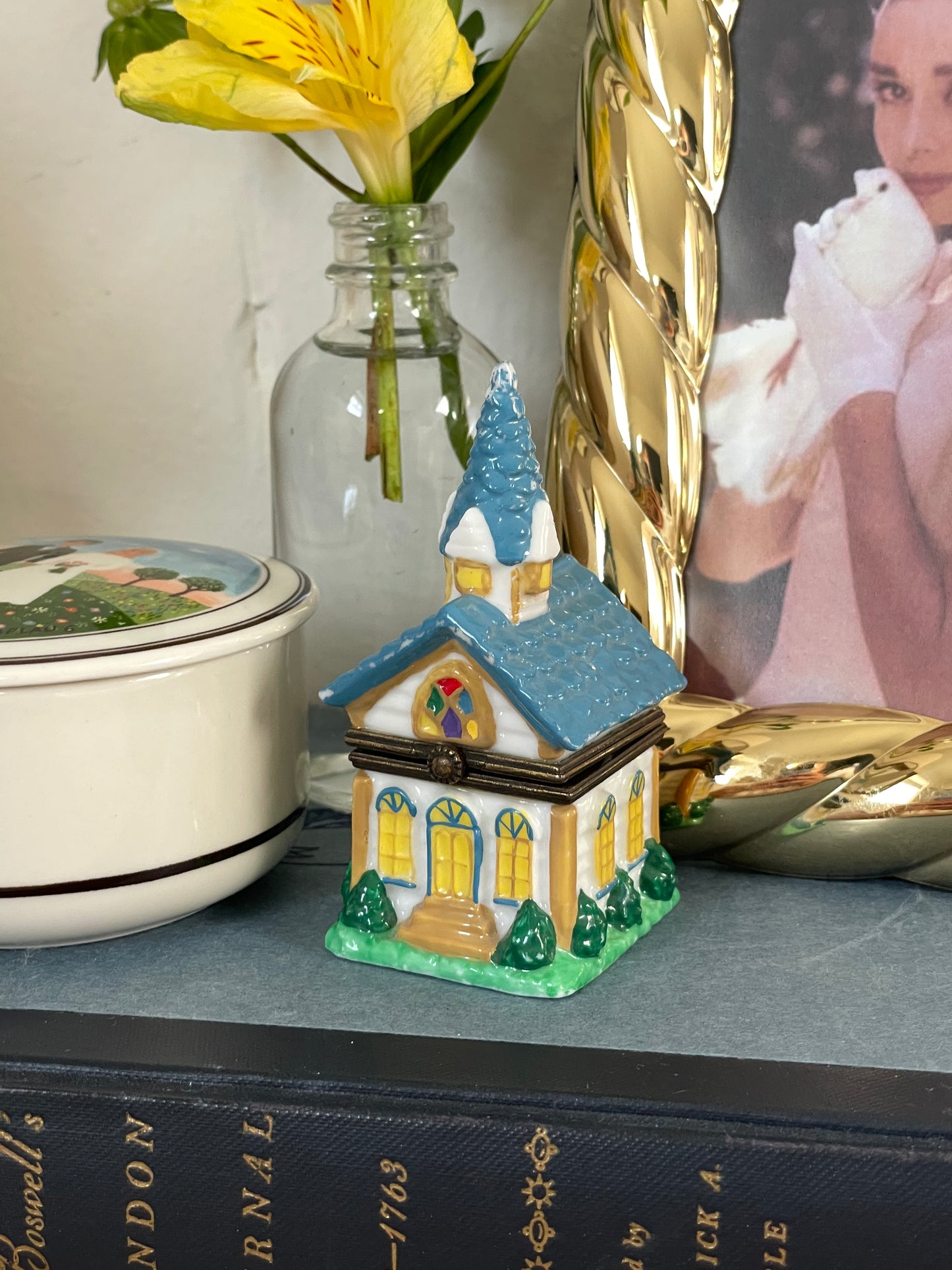 Lilyvale Chapel Mini Trinket Box