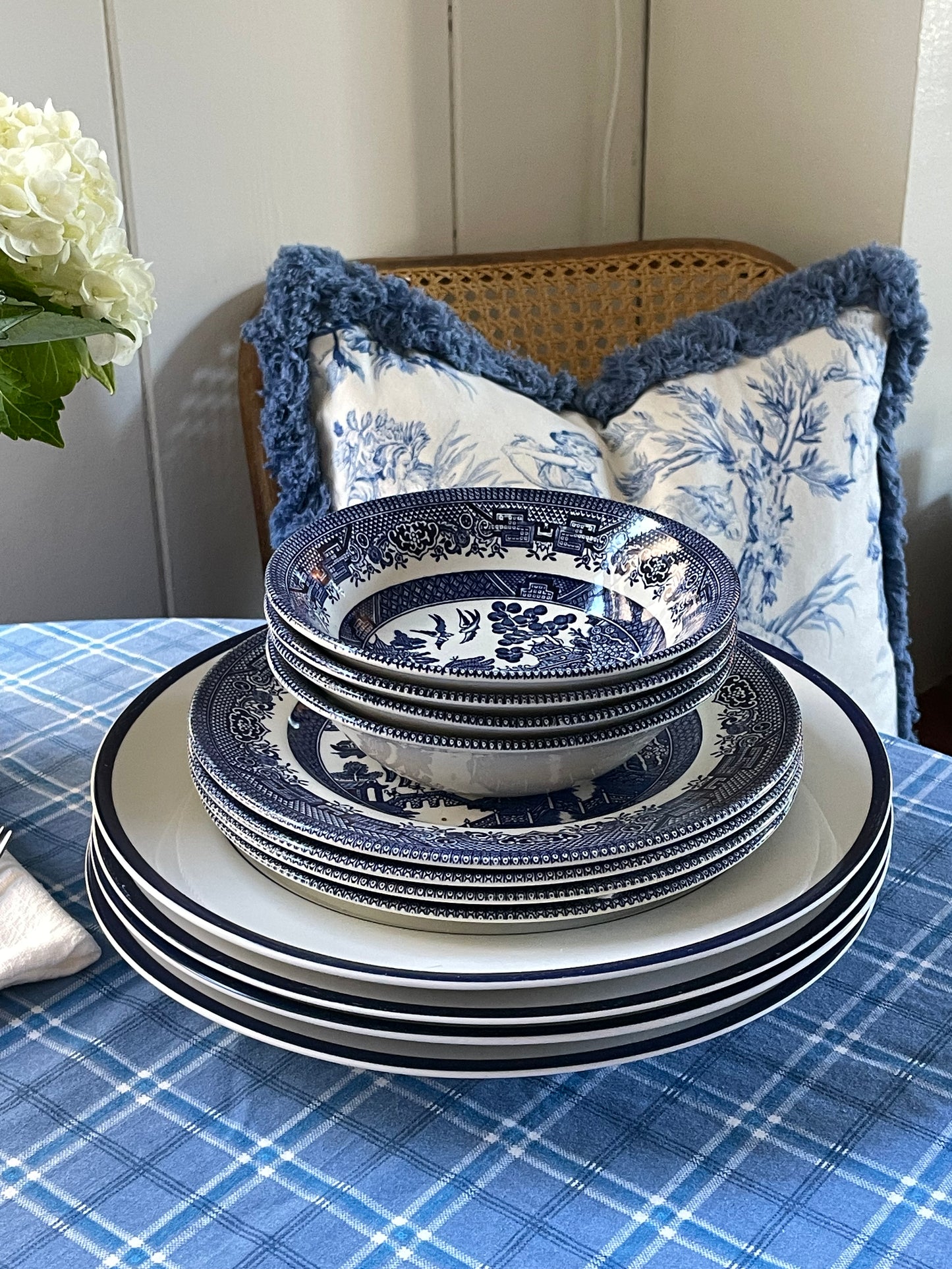 Churchill Sette, Table for 4