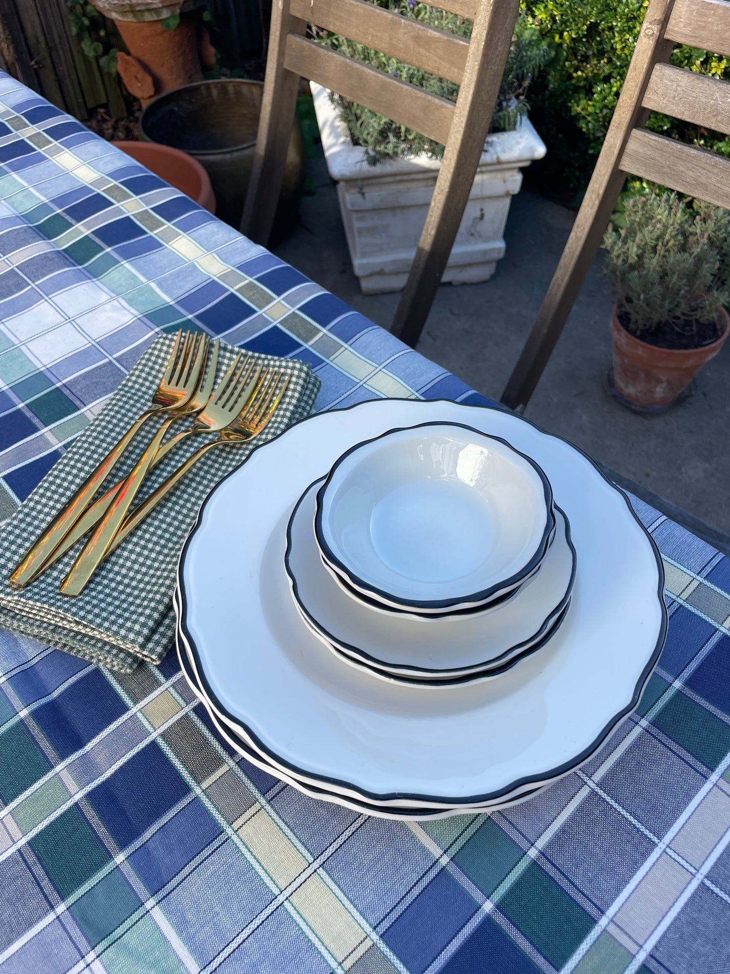 Peabody Breakfast Sette, Table for 2