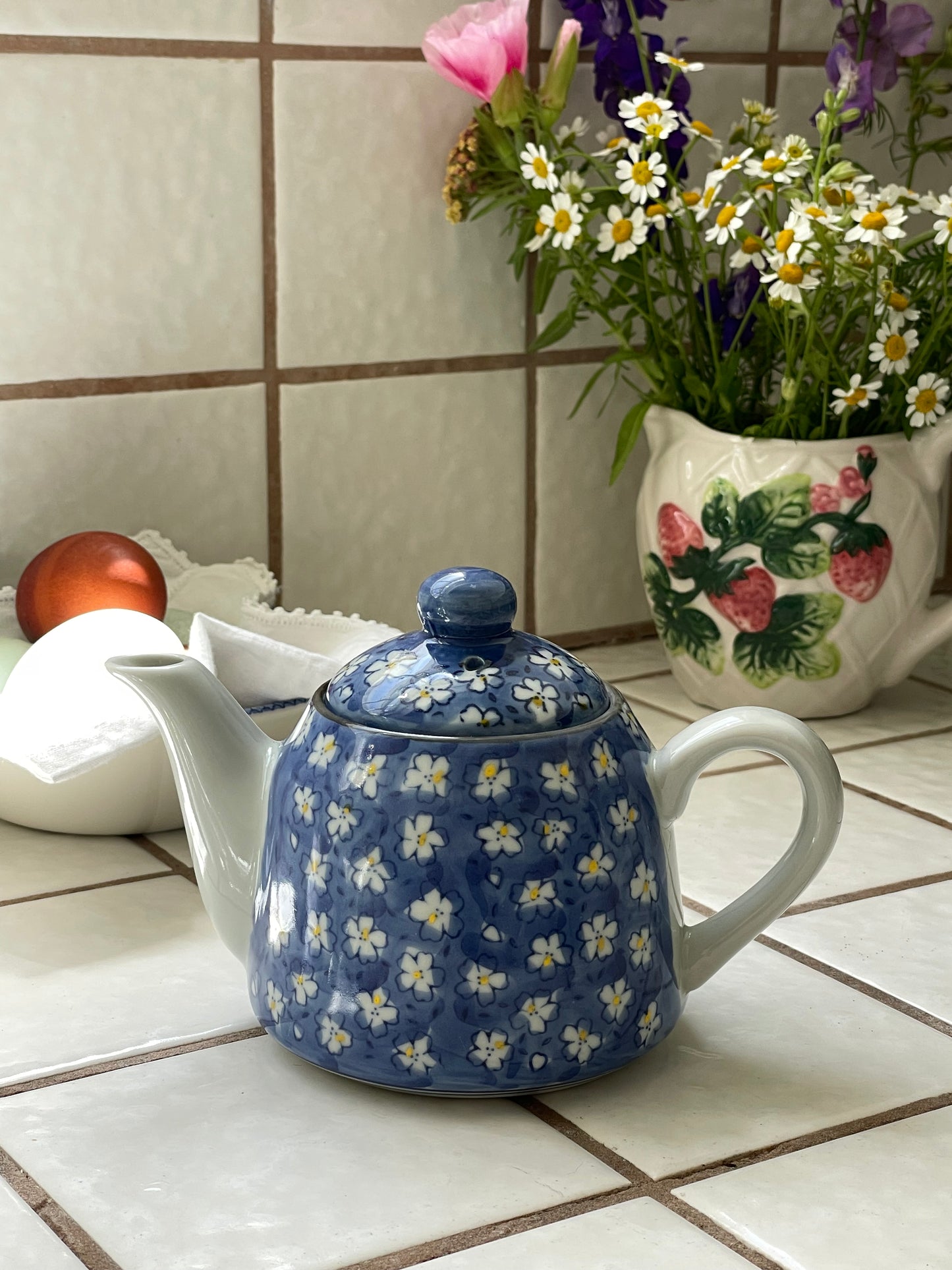 Lazy Daisy Teapot