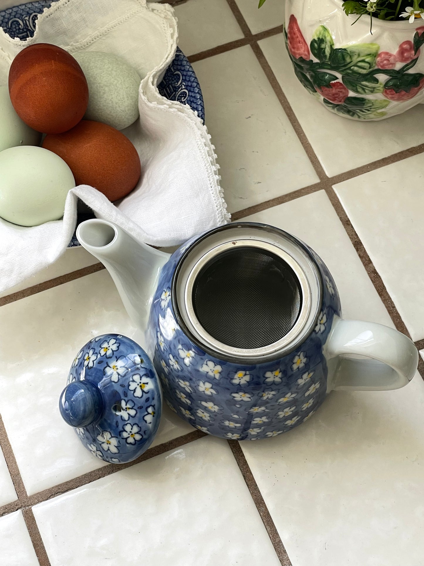 Lazy Daisy Teapot