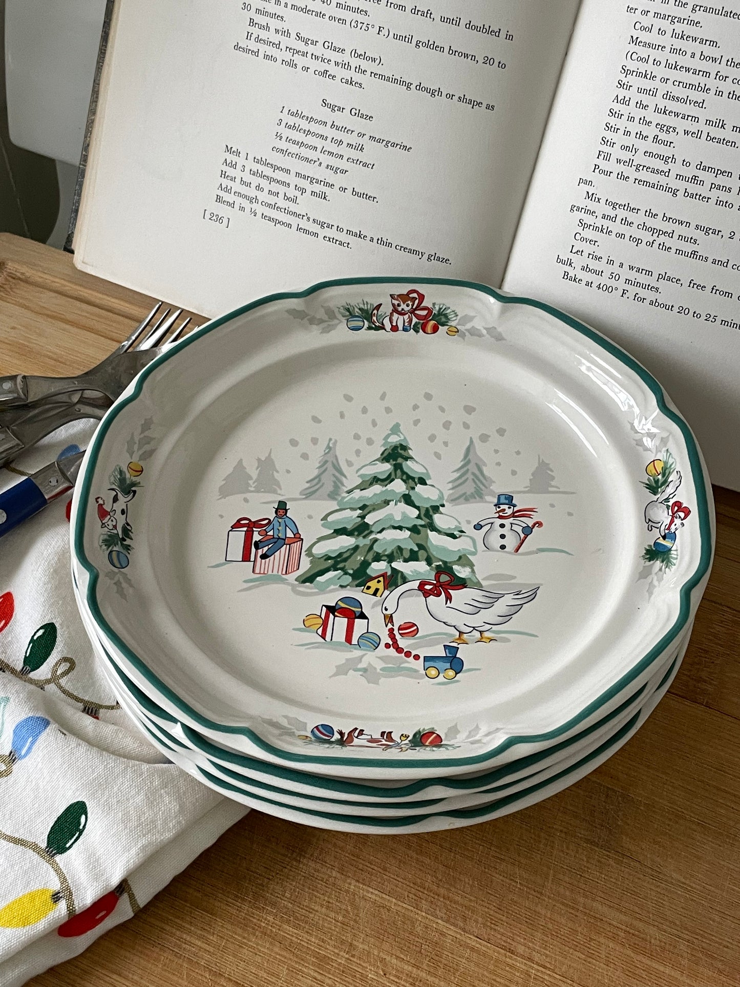 Country Christmas Dessert Plates, Set of 4
