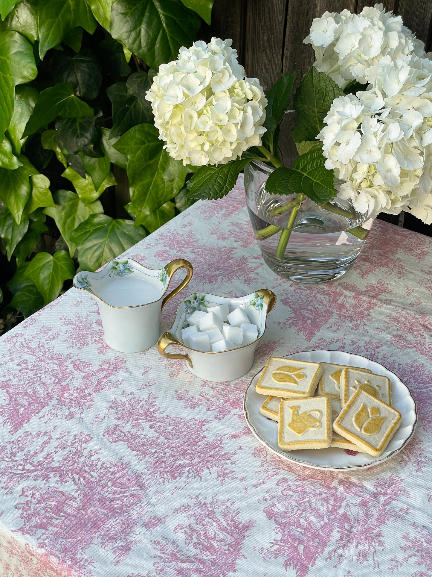 Versailles Cream & Sugar Set