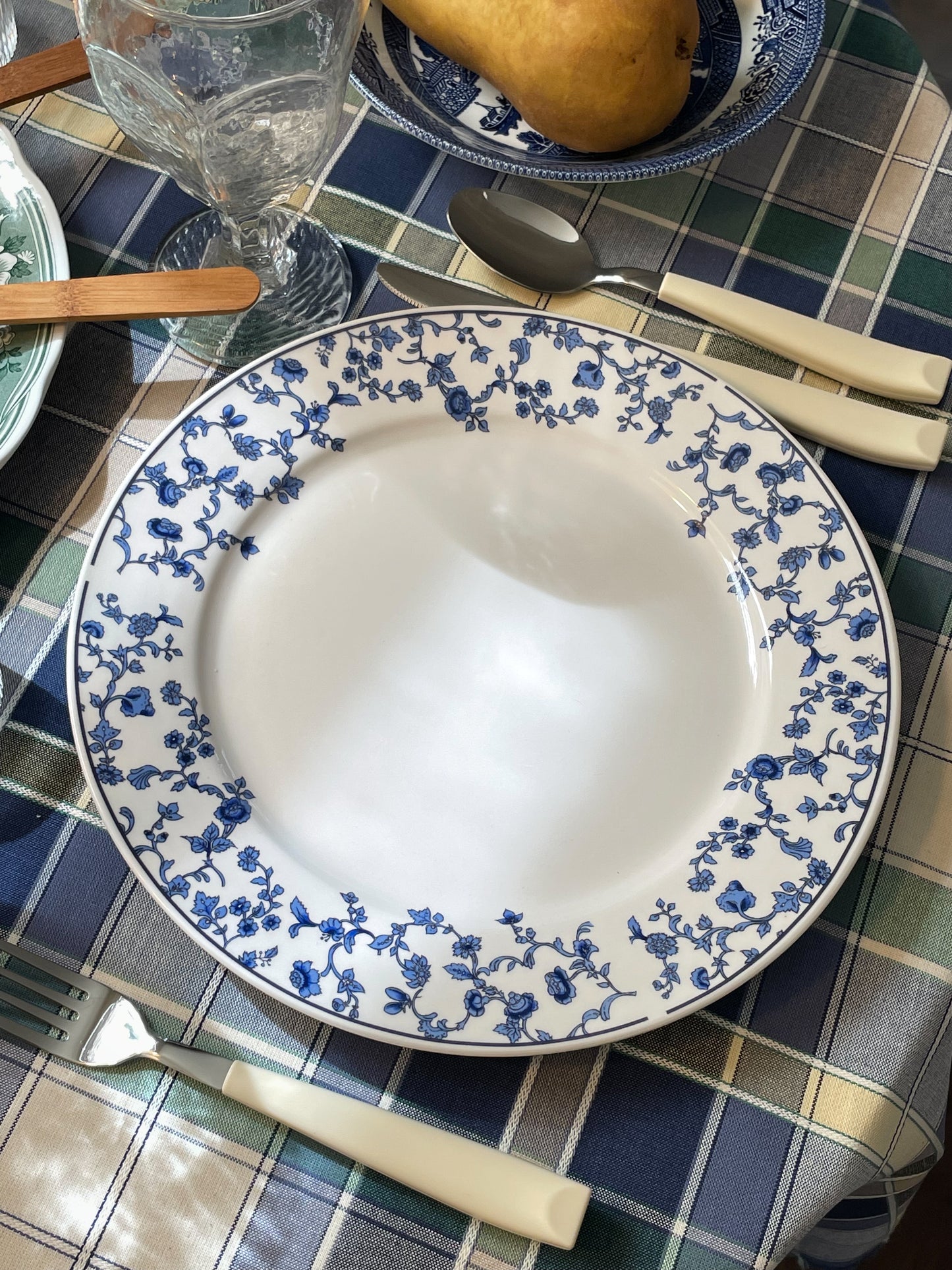Carlton Sette, Table for 4