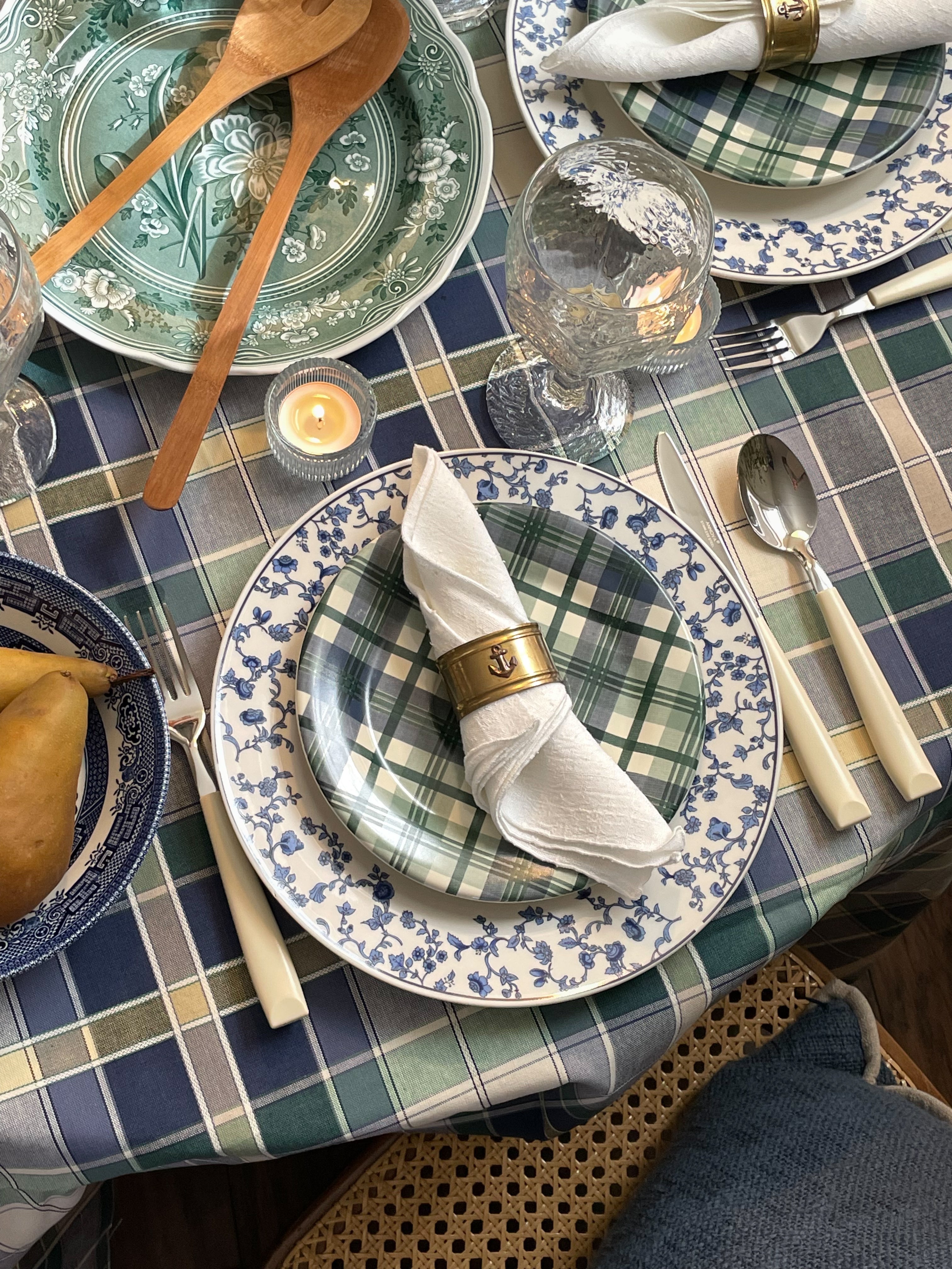 Carlton Sette, Table for 4