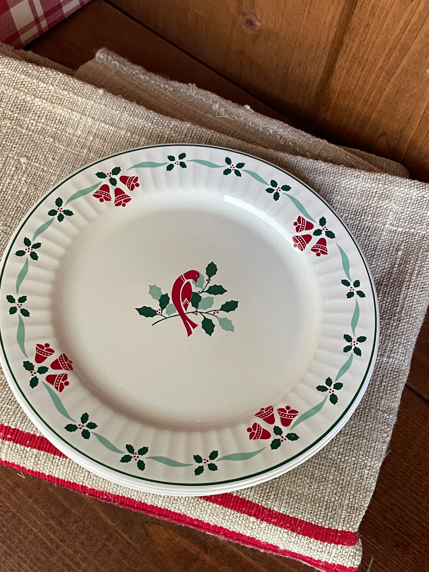 Silent Night Plates & Mugs Sette, Table for 4