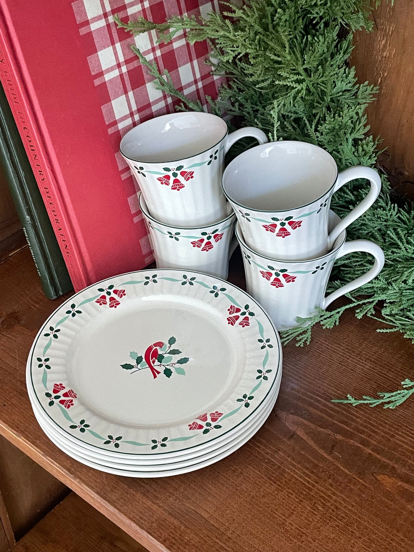 Silent Night Plates & Mugs Sette, Table for 4