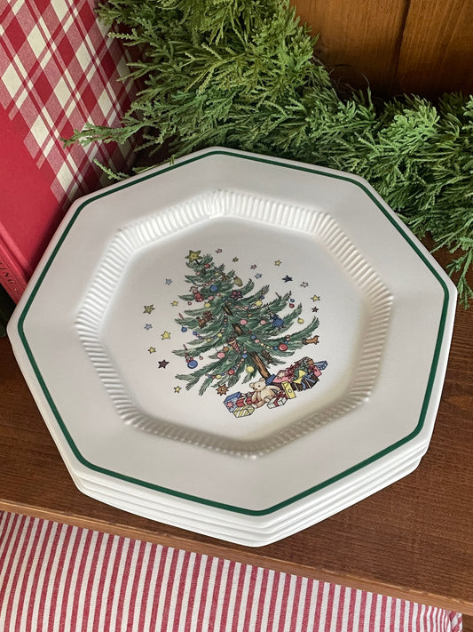 Classic Christmas Hexagon-Shaped Dinner Plates, Set of 4