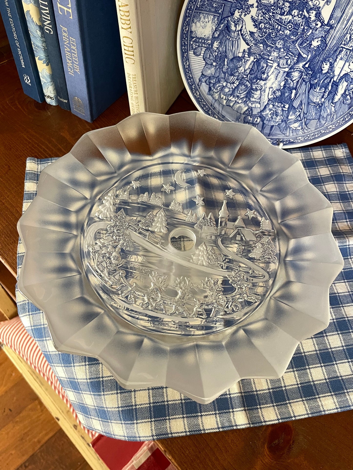 North Pole Pedestal Plate