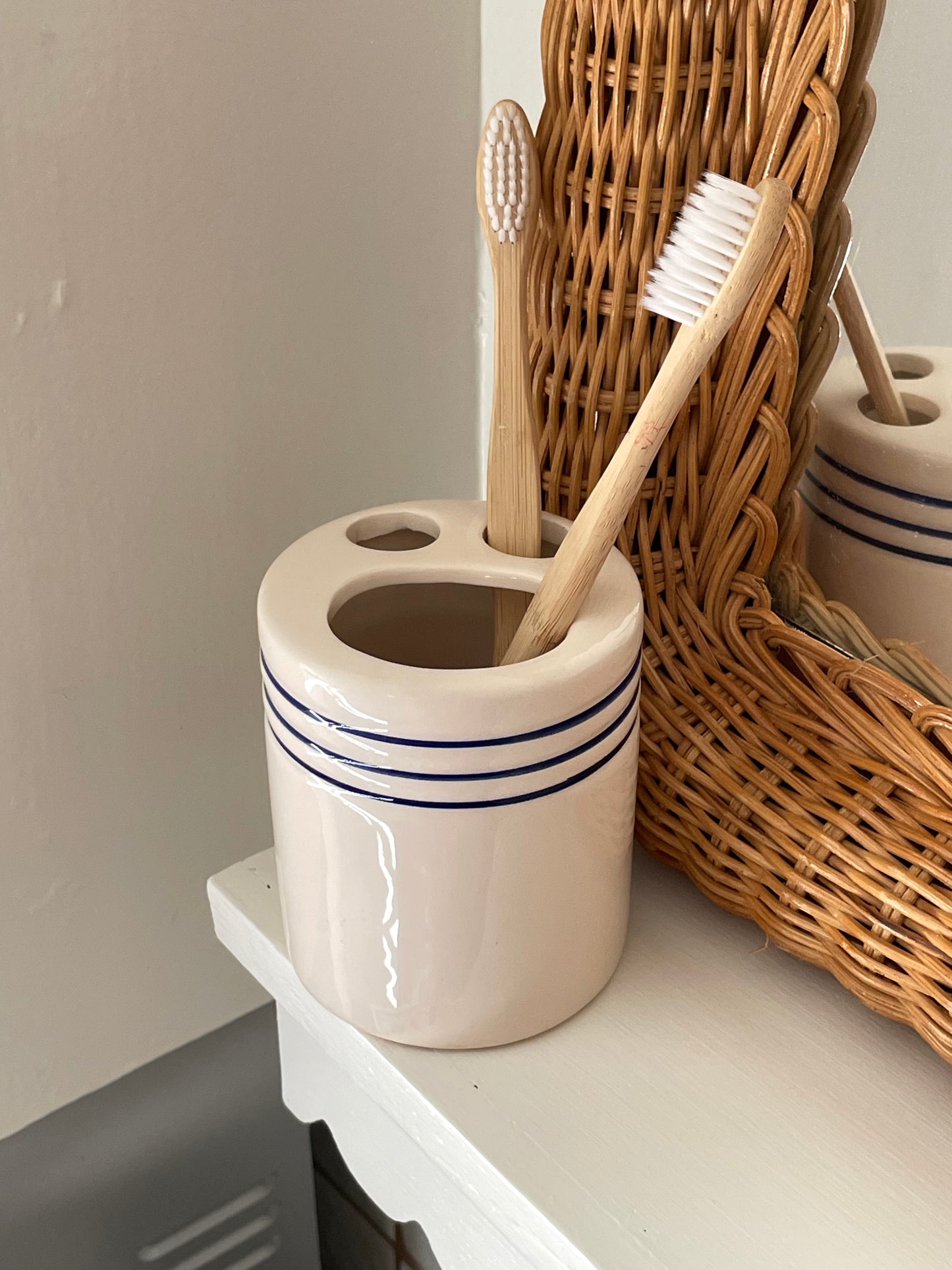 Rutherford Toothbrush Cup