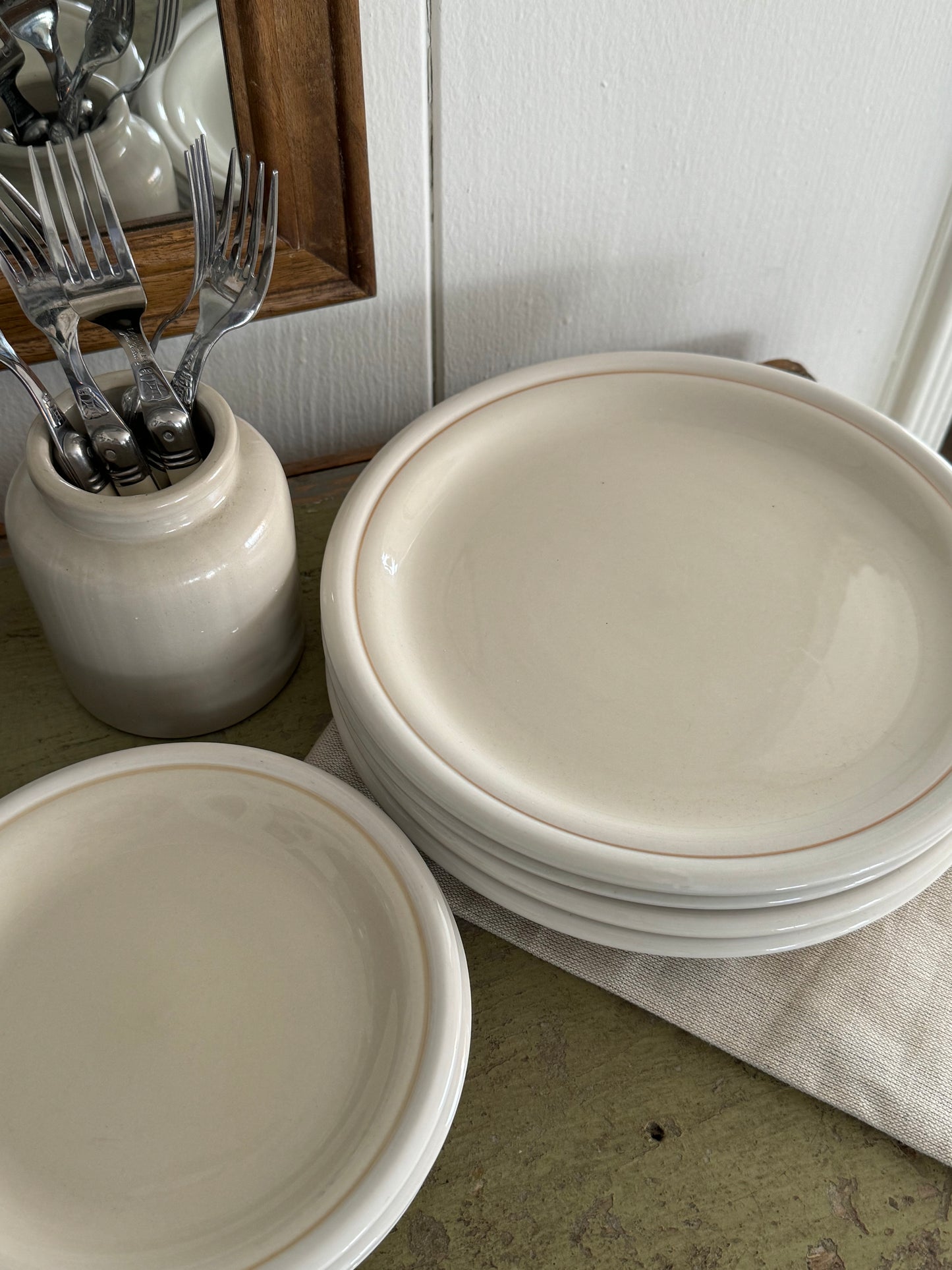 Buttermilk Stoneware Plate Sette