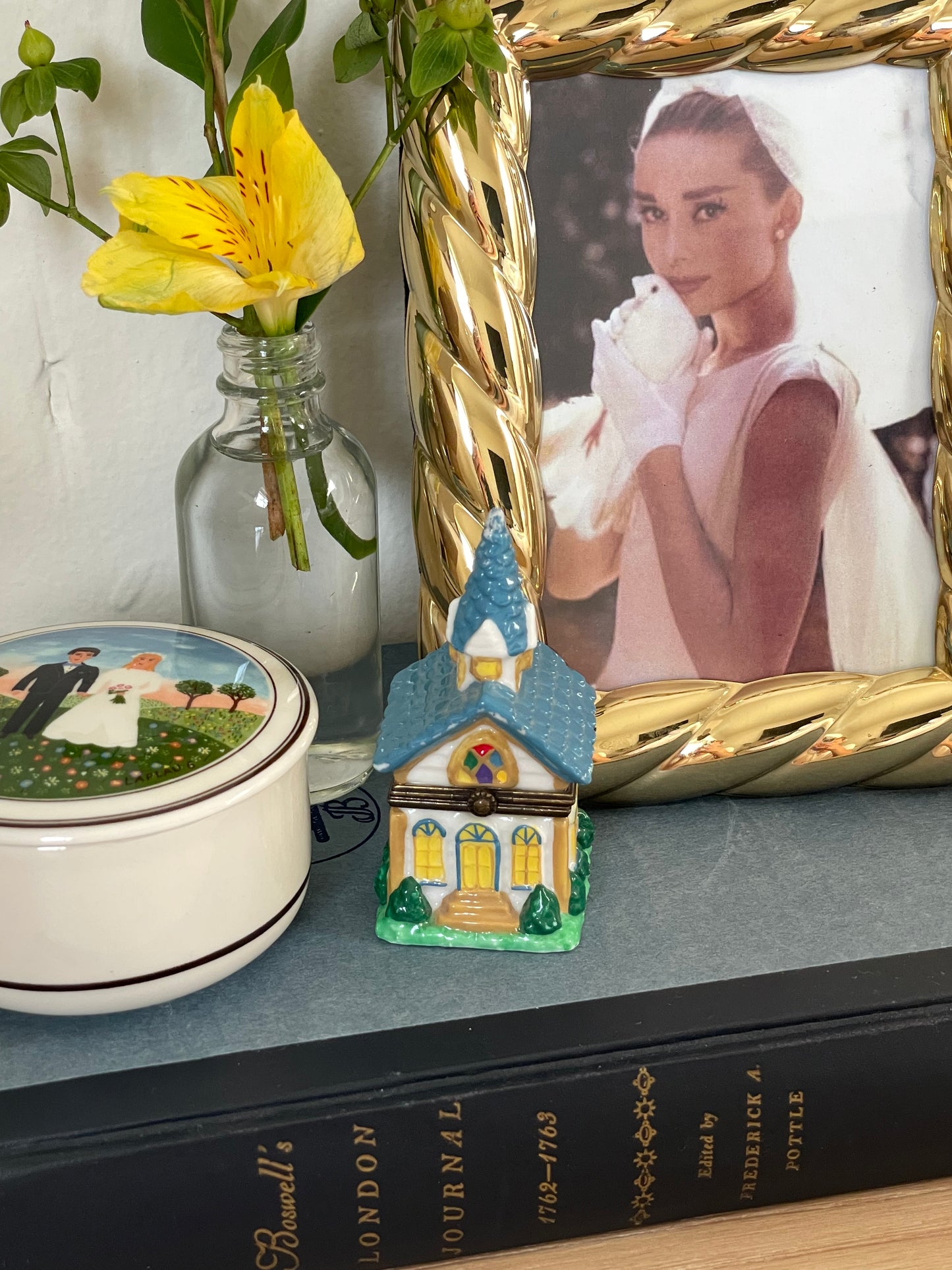 Lilyvale Chapel Mini Trinket Box