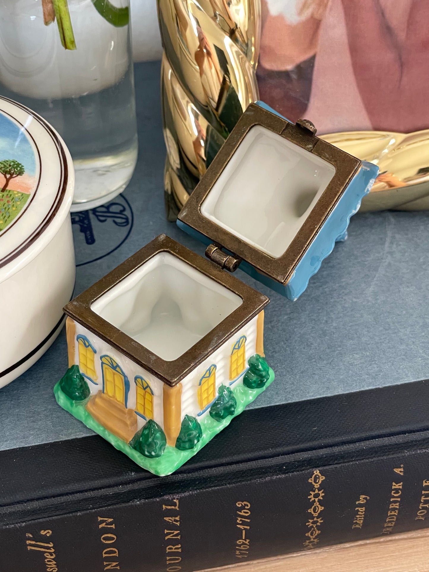 Lilyvale Chapel Mini Trinket Box