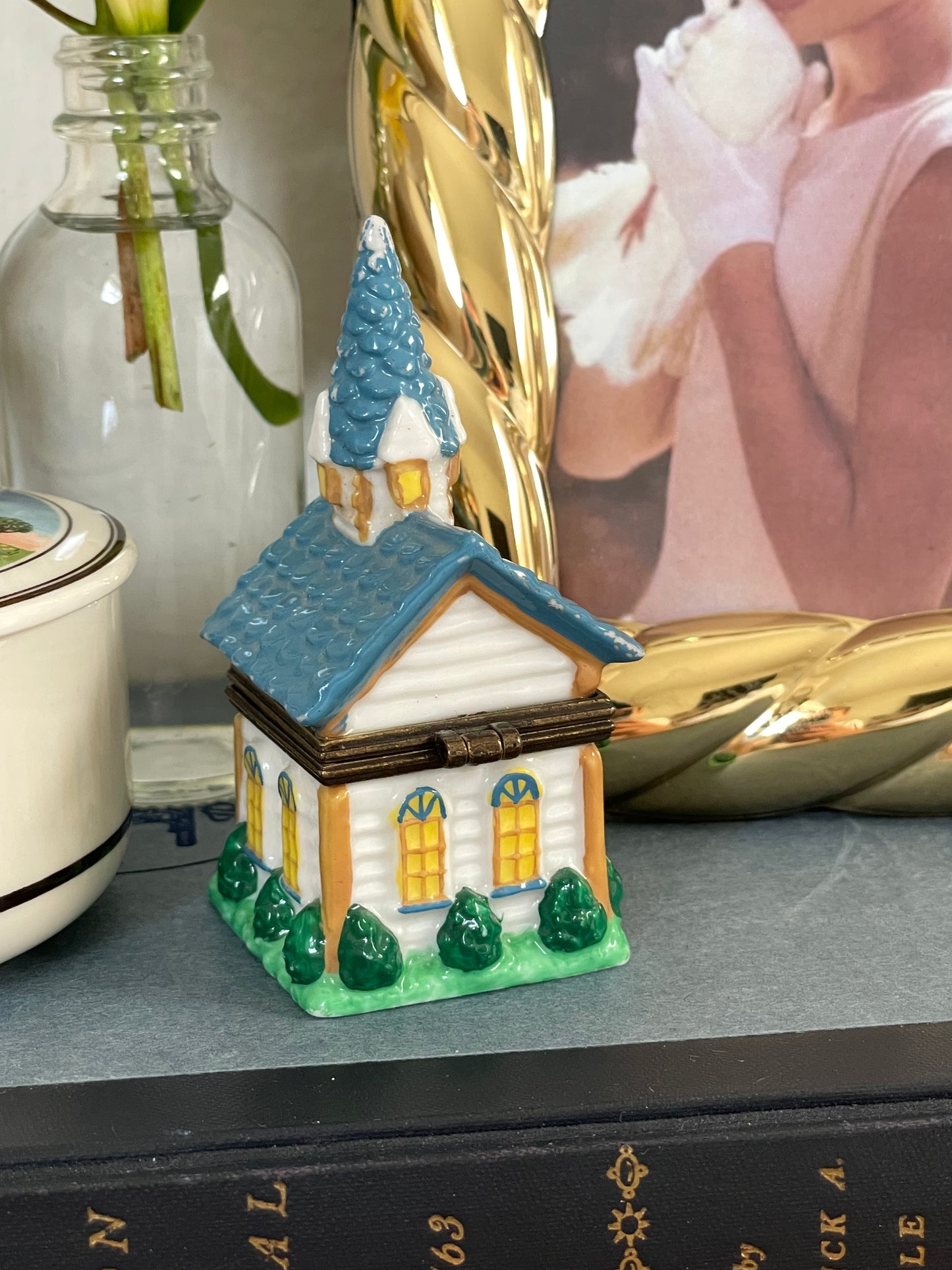 Lilyvale Chapel Mini Trinket Box