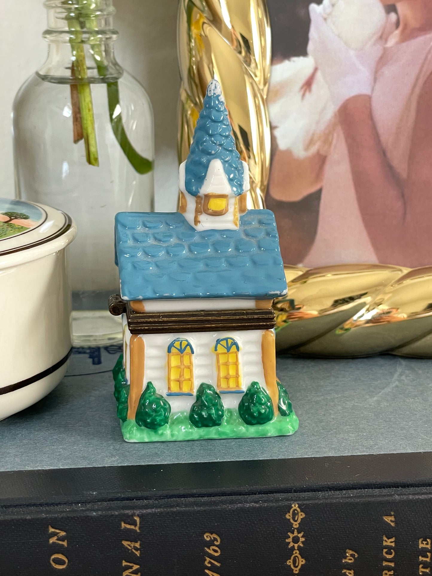 Lilyvale Chapel Mini Trinket Box