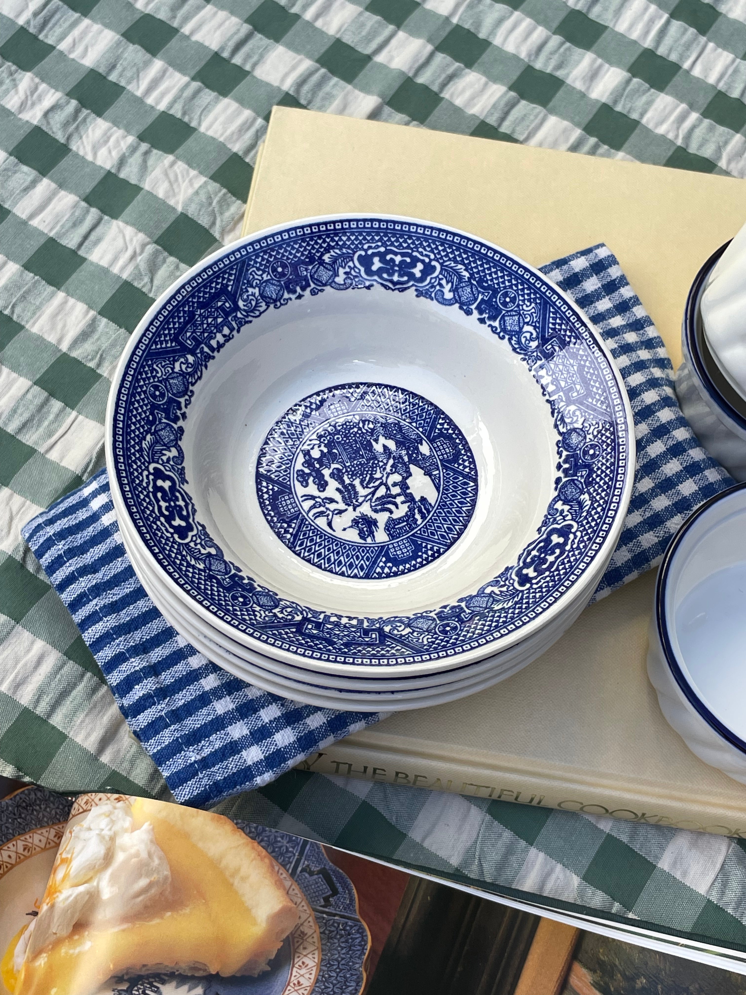Blue Willow Bowls, Set of 4