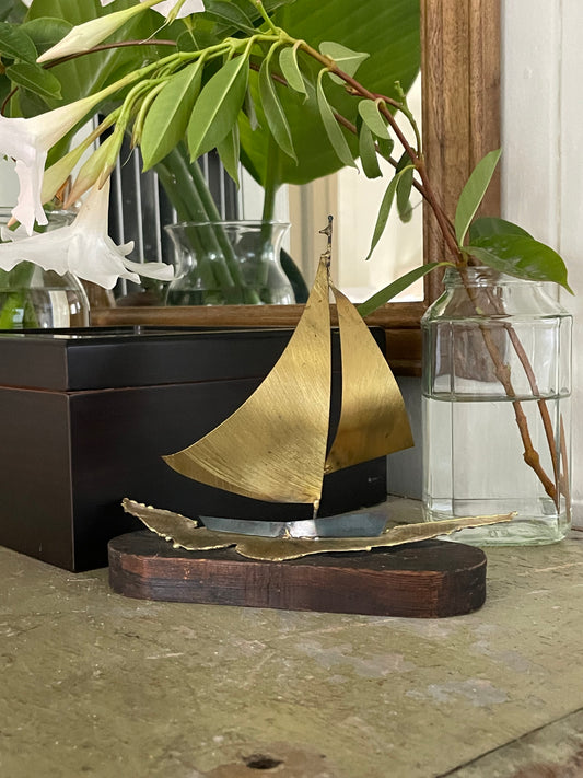 Mariner Sailboat Decor