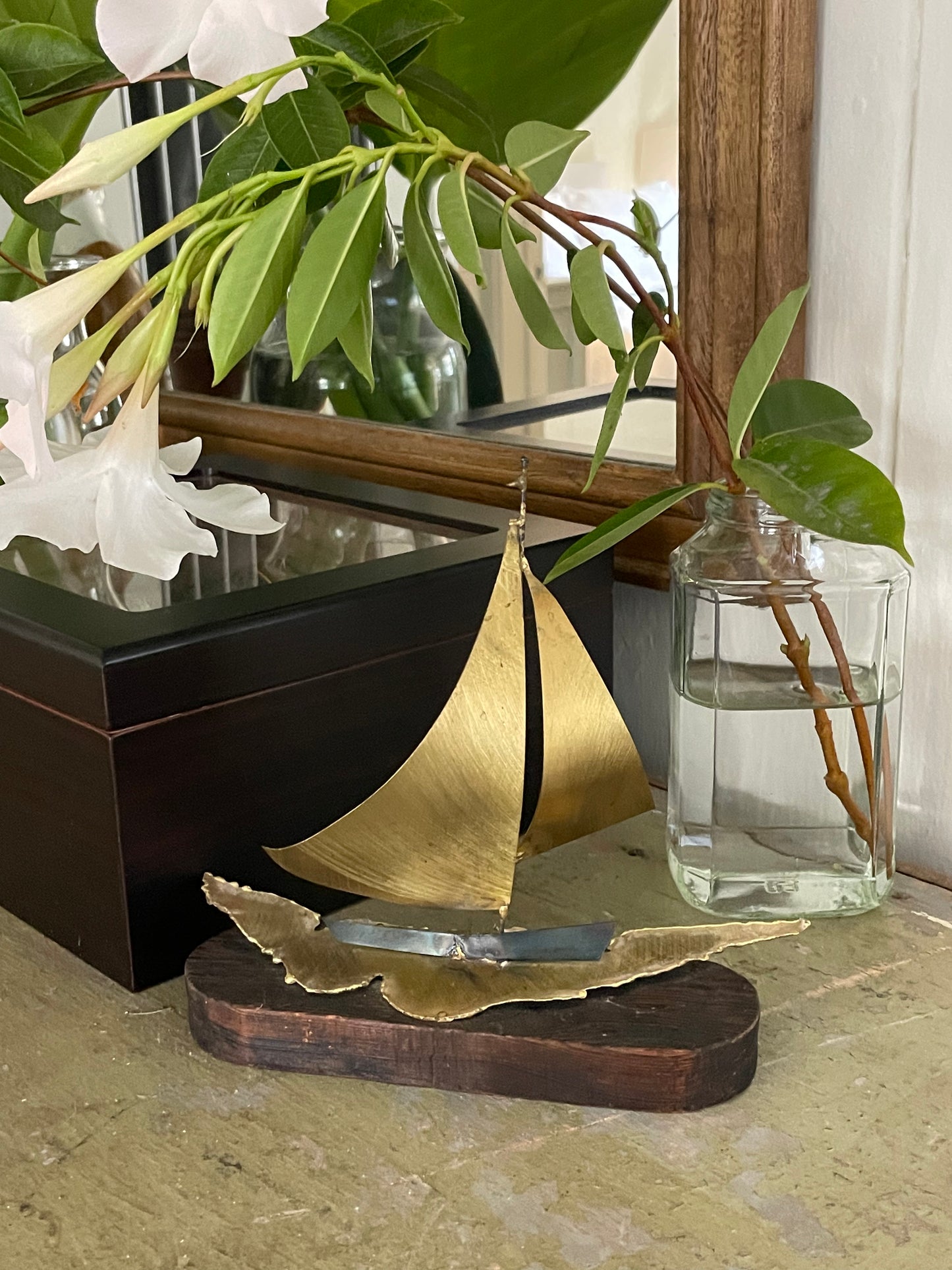 Mariner Sailboat Decor