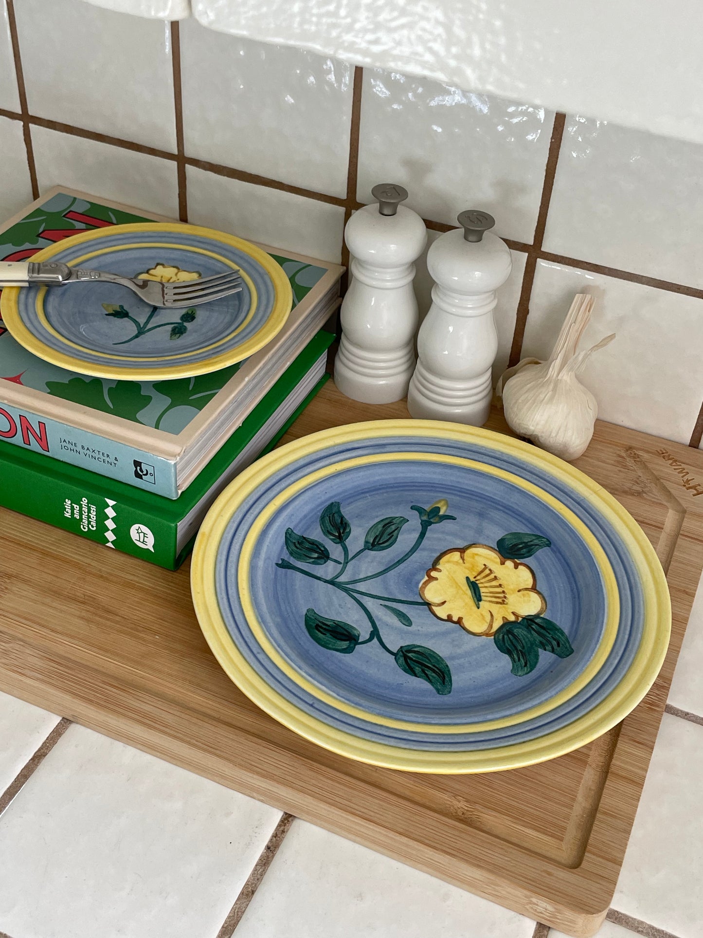 Yellow Lillies 2-Piece Serving Plate Set