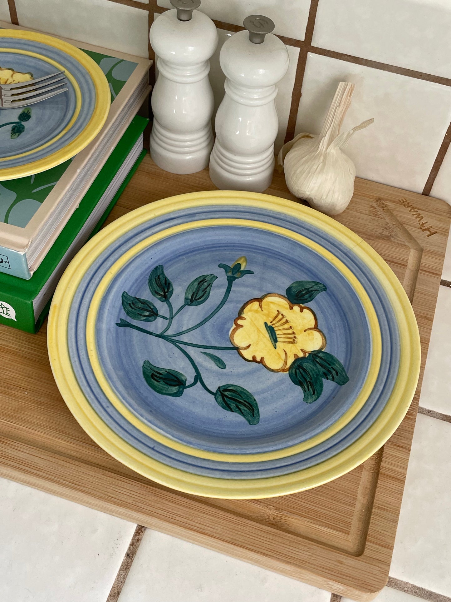 Yellow Lillies 2-Piece Serving Plate Set