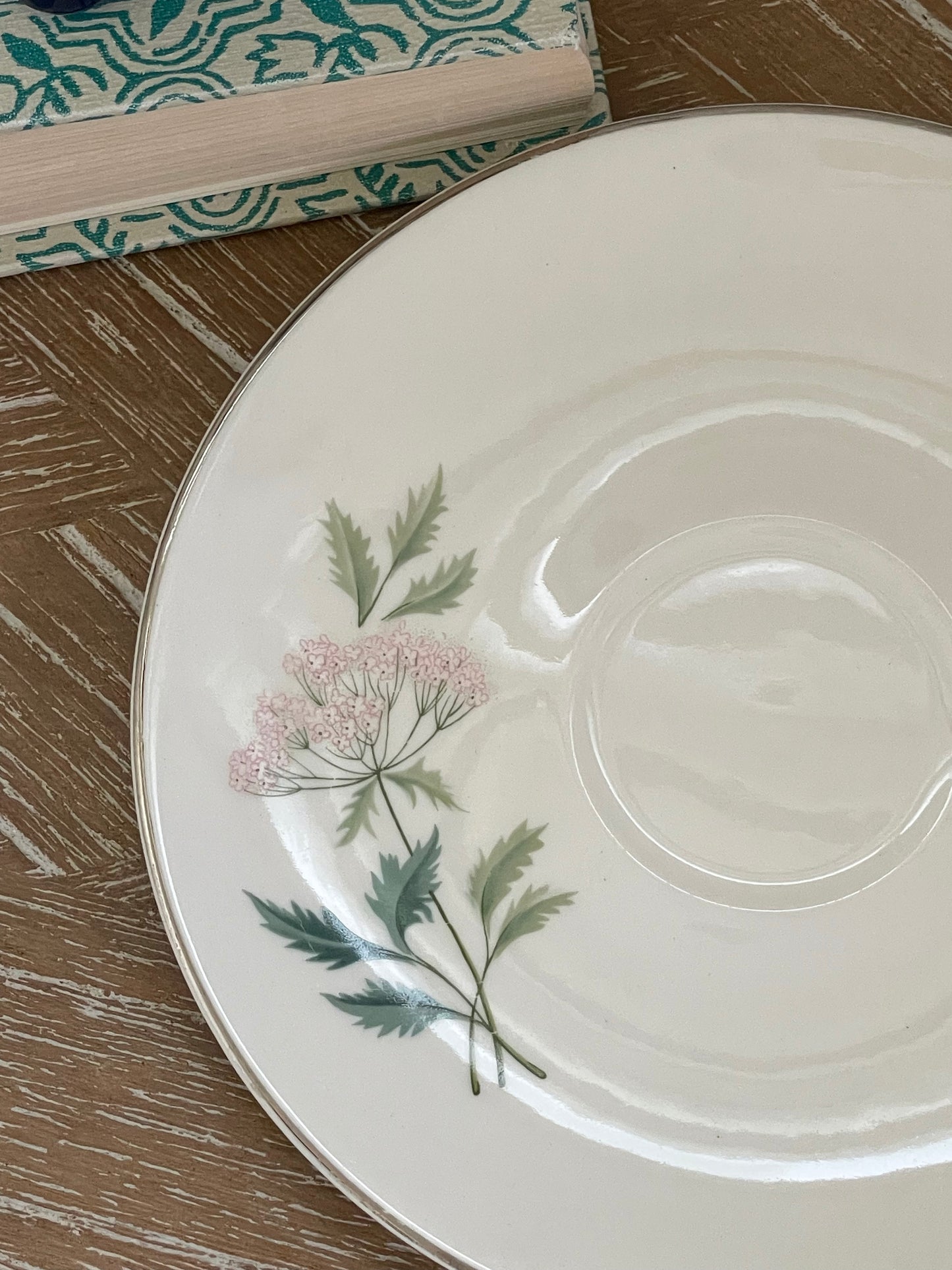 Cottage Yarrow Candle Plate