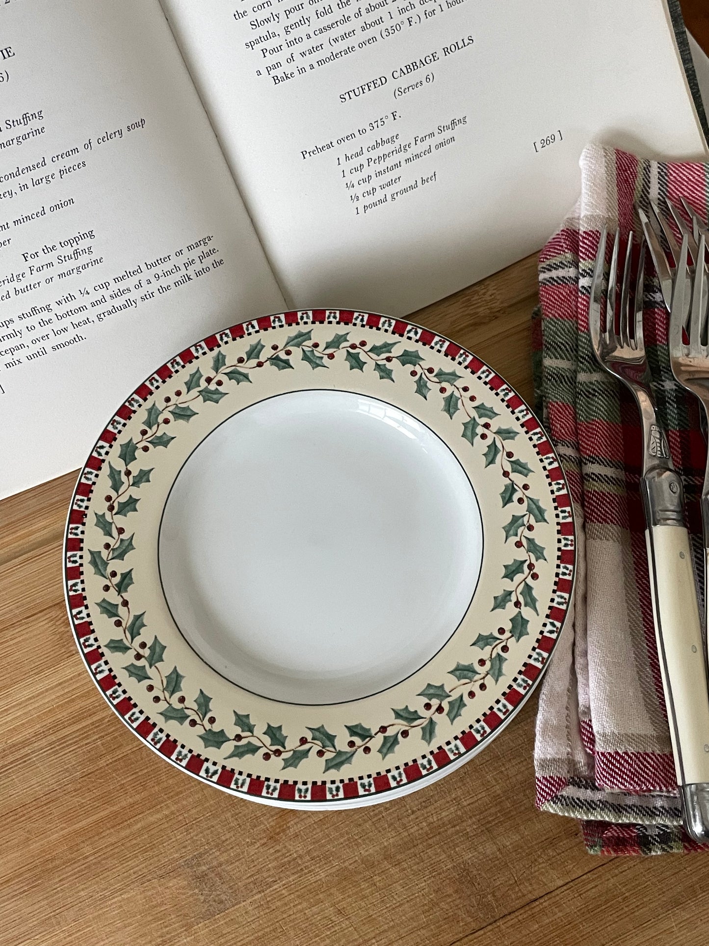 Cranberry Lane Appetizer Plates, Set of 4