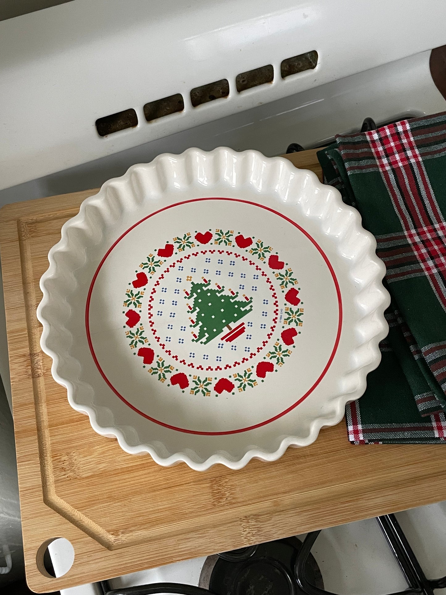 Vintage 1984 Needlepoint Quiche Dish