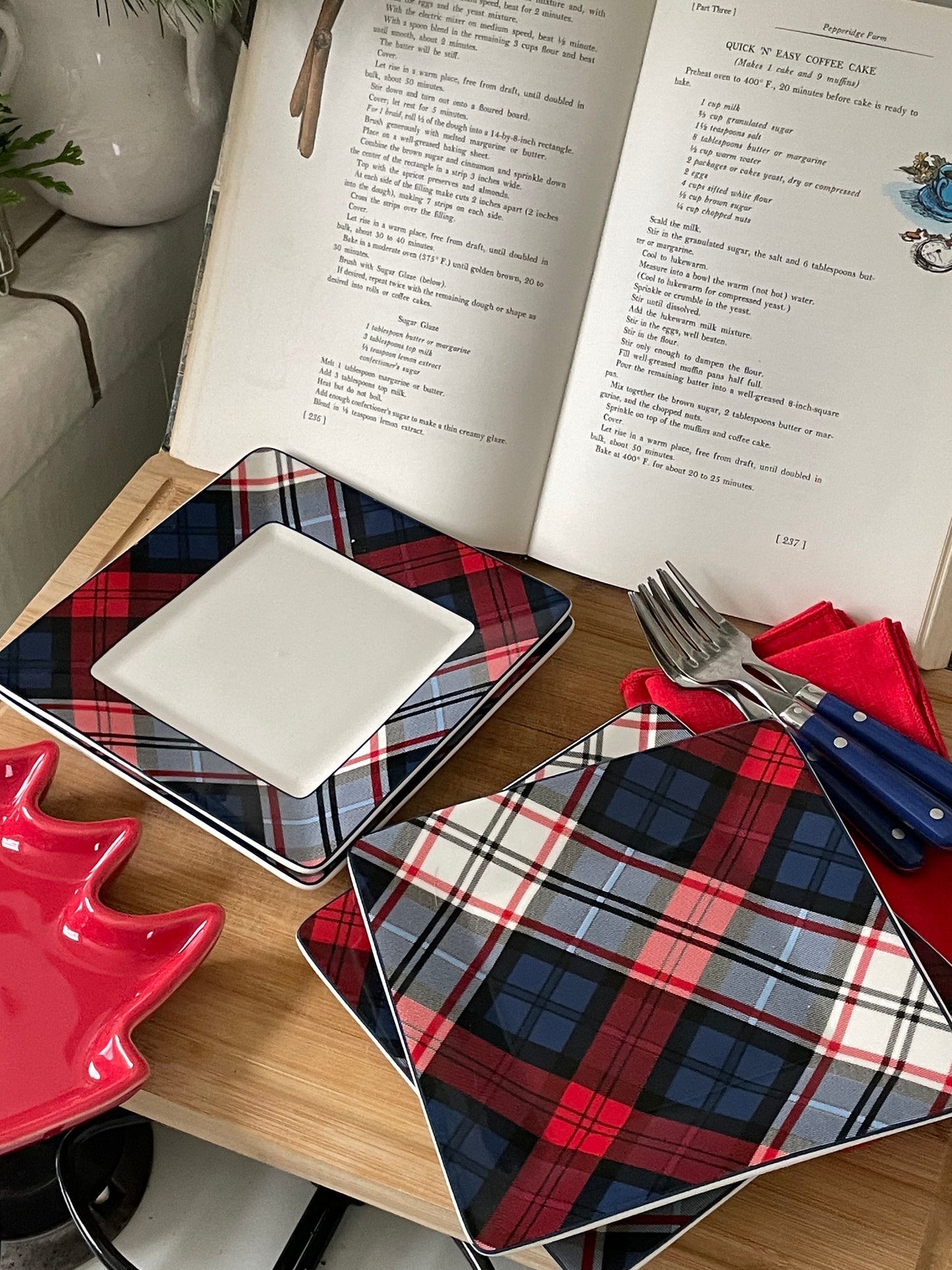 Heritage Plaid Appetizer Plates, Set of 4