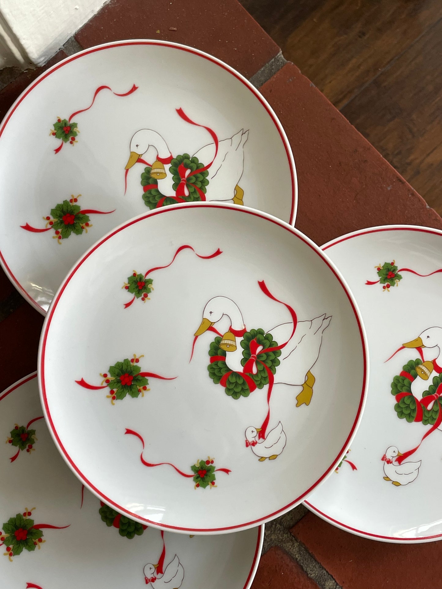 Christmas Goose Dessert Serving Sette, 4 Dessert Plates & 1 Platter