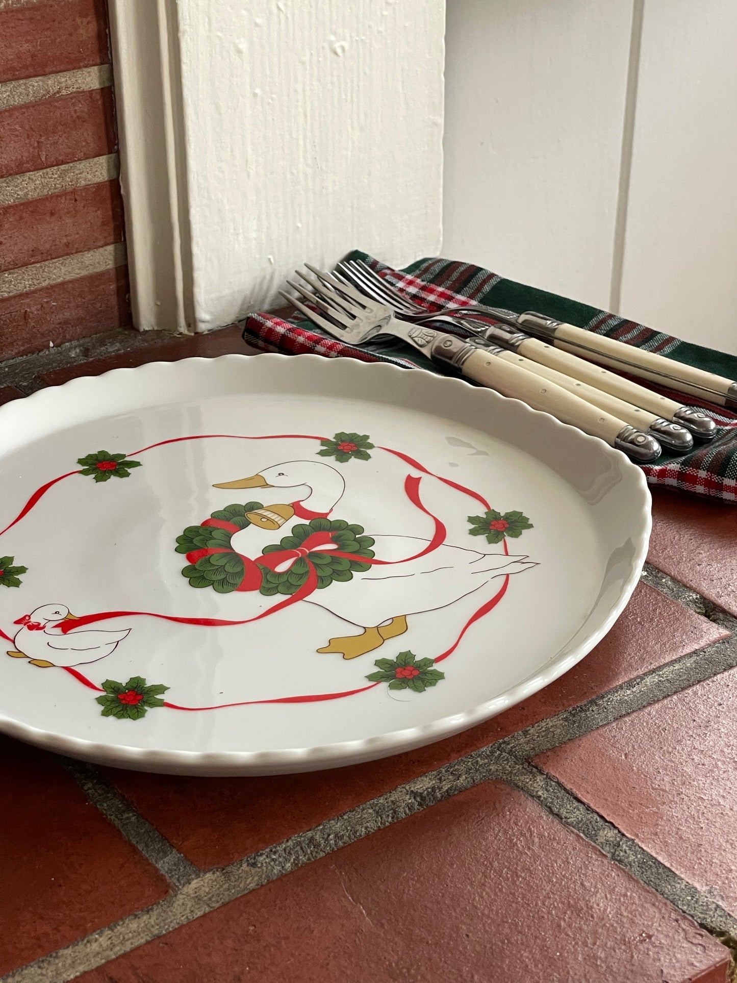 Christmas Goose Dessert Serving Sette, 4 Dessert Plates & 1 Platter