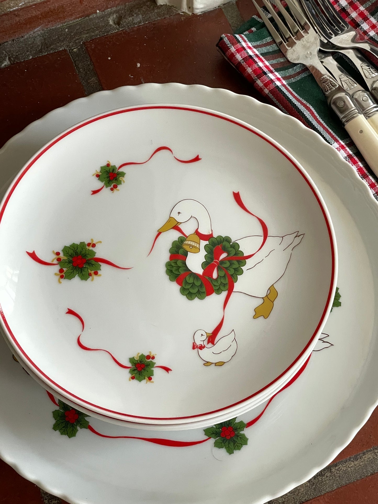 Christmas Goose Dessert Serving Sette, 4 Dessert Plates & 1 Platter