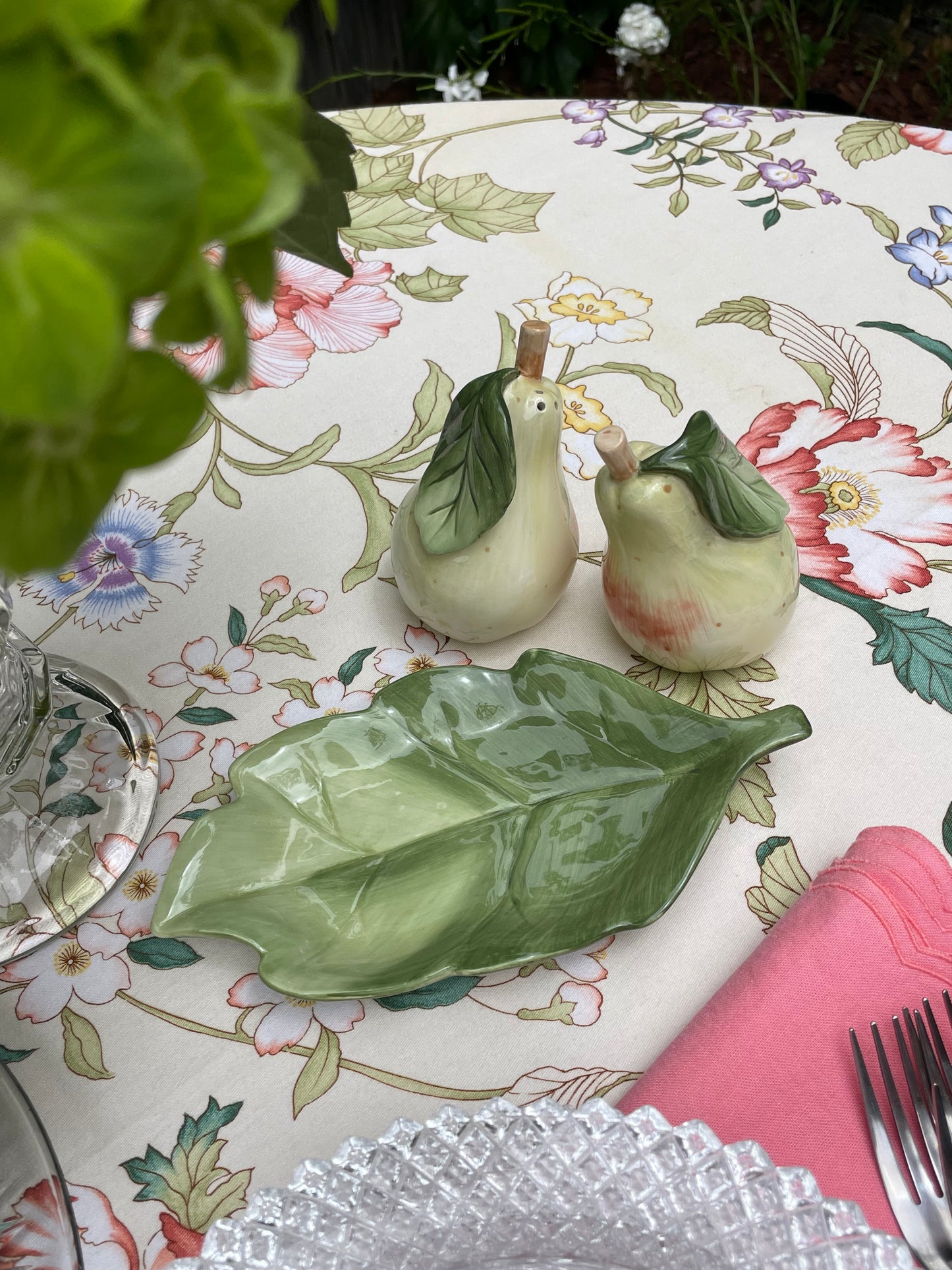 Pear Tree Salt & Pepper Set