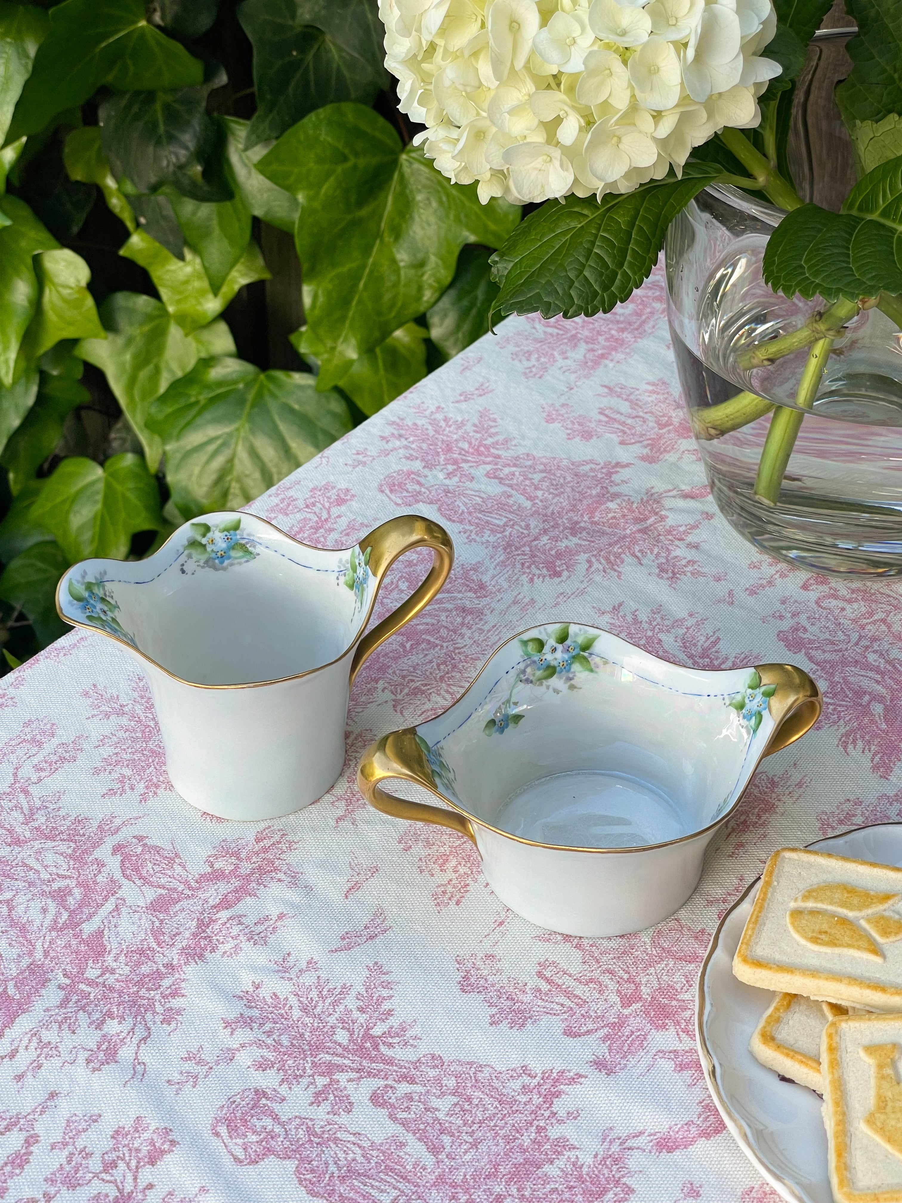 Versailles Cream & Sugar Set