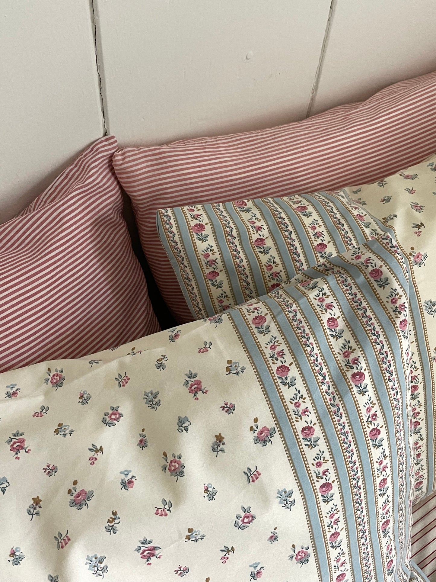 Wellesley Pillowcases, Standard Set of 4